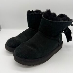 UGG Mini Bailey Black Suede Bow Ankle Boots Shearling Lined Womens Size 6